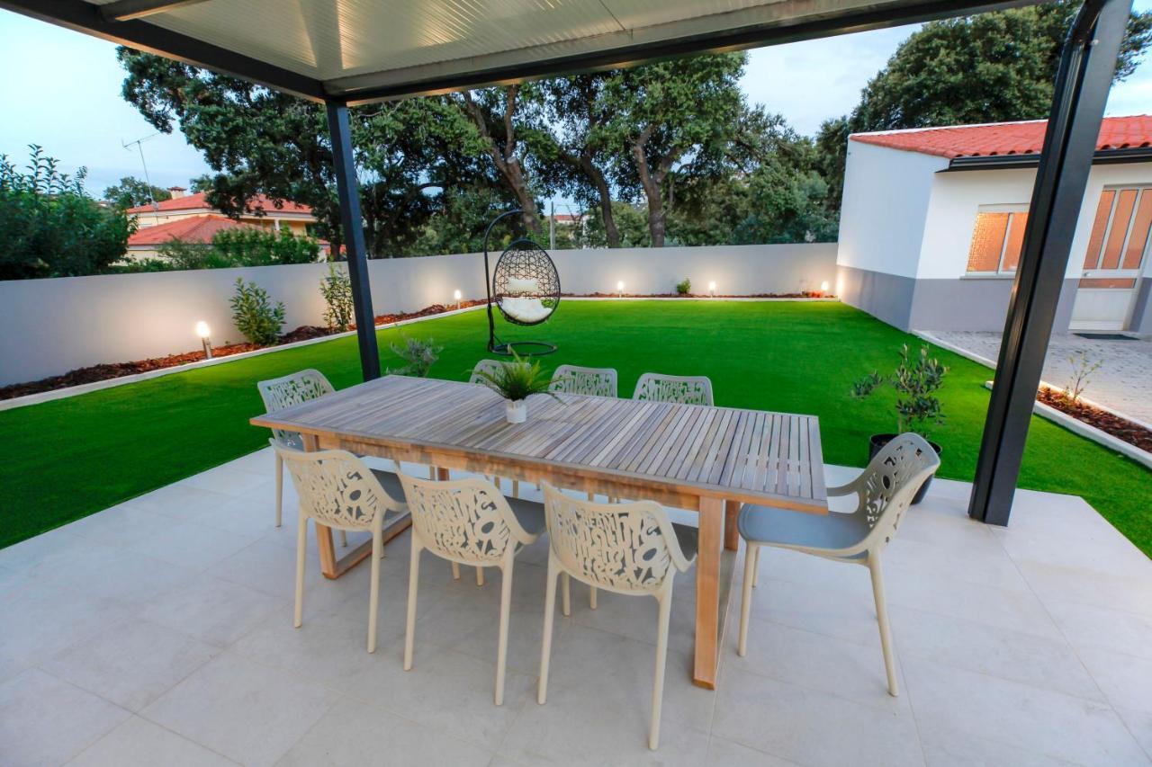 Cozy Apartment With Garden Fátima Exteriör bild
