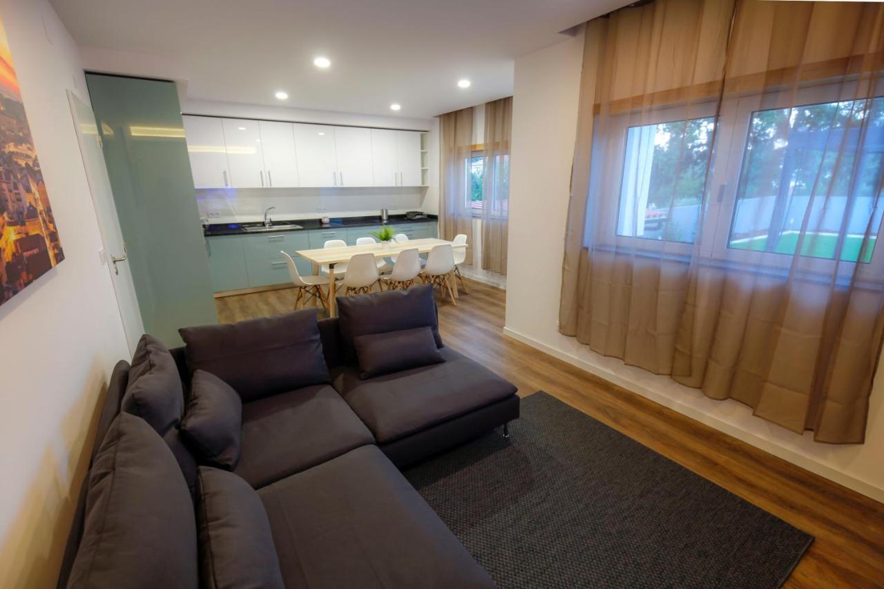 Cozy Apartment With Garden Fátima Exteriör bild